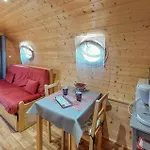 Lovely Stacaravan In Pouilly-Sous-Charlieu Κάμπινγκ 4*